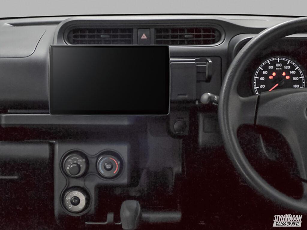「ハイエースのインパネにジャストフィット！　大画面ナビ「パナソニック・ストラーダF1Xプレミアム10」は、500車種以上のクルマに装着可能」の3枚目の画像