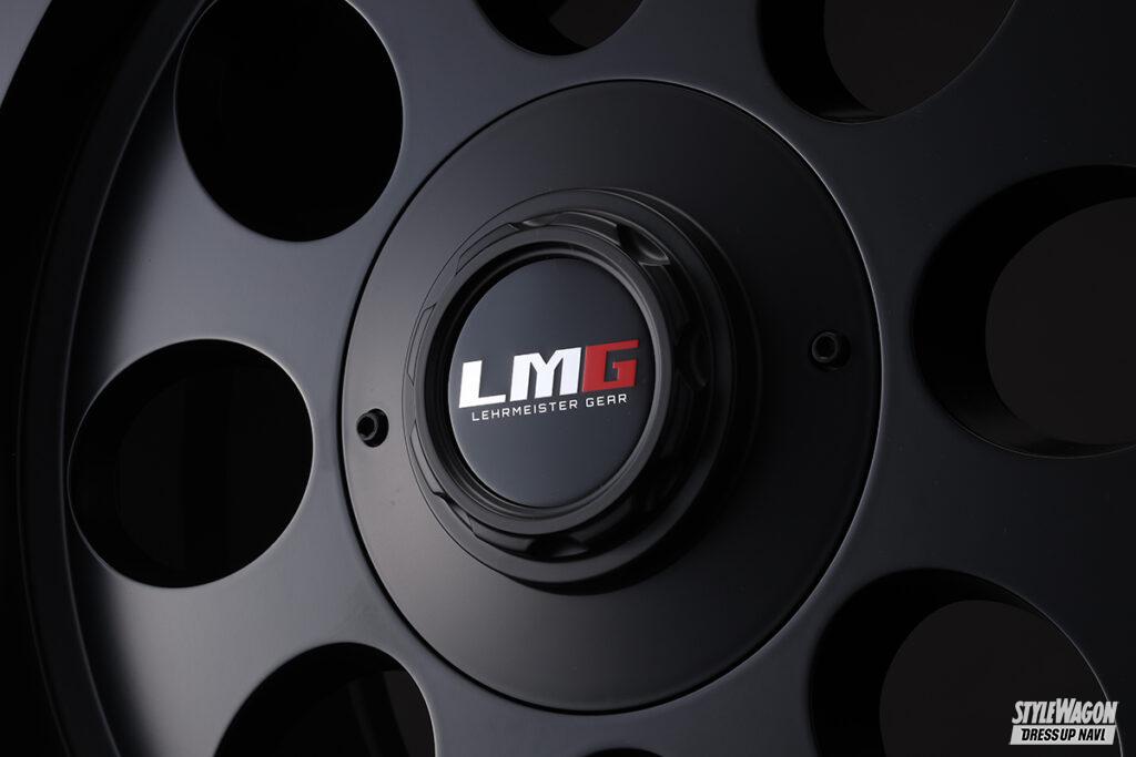 「カタマリ感MAX の“マットブラック”！ 『LEHRMEISTER LMG CS-8』でスパルタンな足元を構築【トヨタ・ランクルプラド＆ハイラックス いま履くべき4×4ホイール 17選】」の6枚目の画像