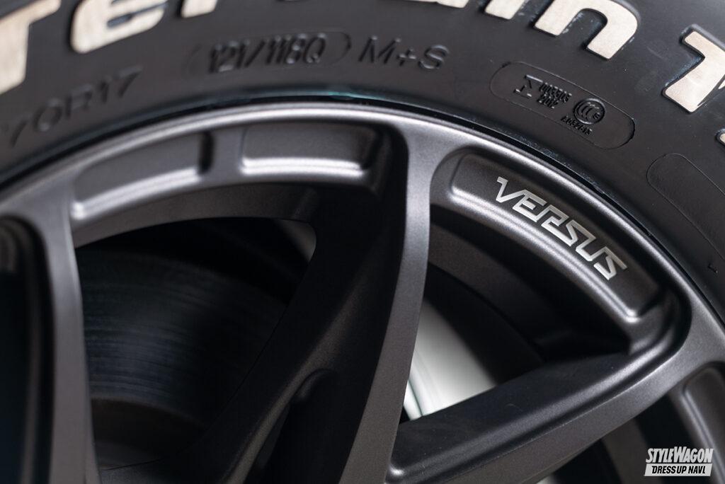 「新たな価値感を生み出した『VERSUS VV21SX 6 HOLE MODEL』は、ON／OFF両用の次世代ホイール！【トヨタ・ランクルプラド＆ハイラックス いま履くべき4×4ホイール 17選】」の5枚目の画像