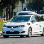 【これからどうなる自動運転】自動車メーカーと並び気になるのが、IT大手の動向 ｜第5回／日本と海外では異なる自動運転へのアプローチ GAFAM編 - August 19, 2018 Mountain View / CA / USA - Waymo self driving ca