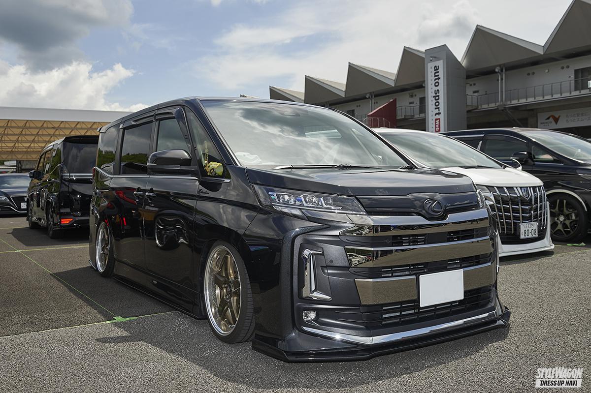 【ハイクオリティ】トヨタ☆130ｍｍX90ｍｍ☆80系ノア ヴォクシー リア用☆カタカナ☆レトロ