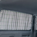 「まるでリビング！  車中泊に最適なレガンスのハイエース用遮光カーテンセットはオシャレなタータンチェック柄！」の2枚目の画像ギャラリーへのリンク