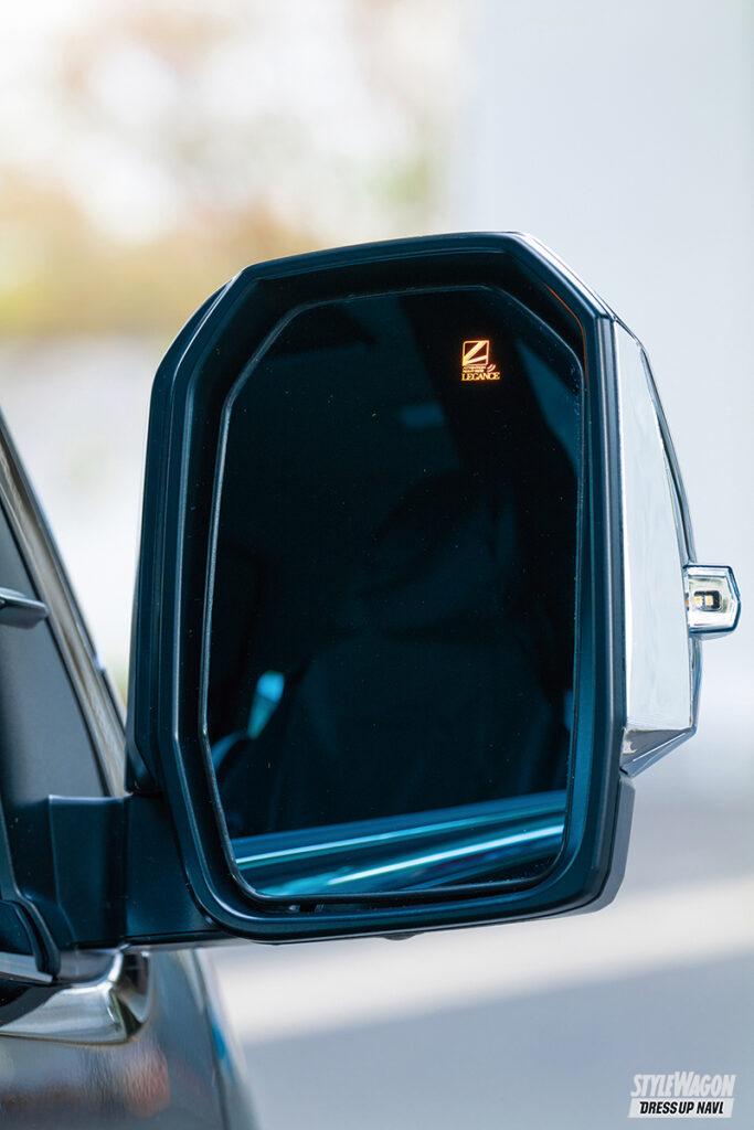 「まるでリビング！  車中泊に最適なレガンスのハイエース用遮光カーテンセットはオシャレなタータンチェック柄！」の10枚目の画像