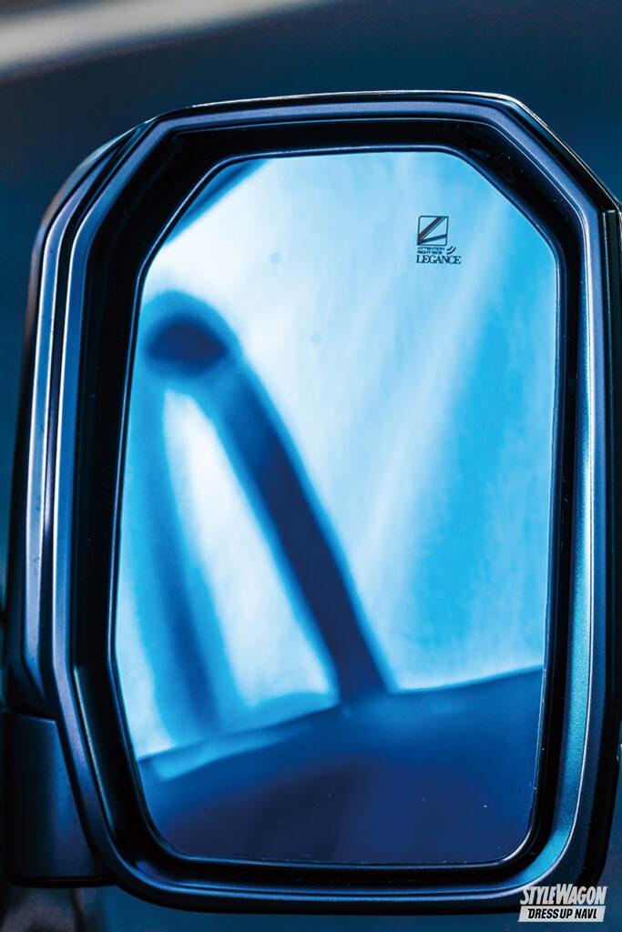 「まるでリビング！  車中泊に最適なレガンスのハイエース用遮光カーテンセットはオシャレなタータンチェック柄！」の12枚目の画像