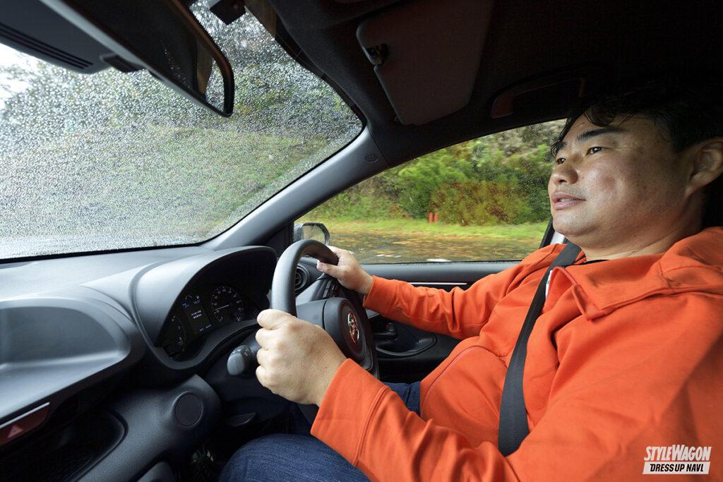 「TRDでカスタムされたトヨタ・ヤリスは、グイグイ曲がり、ただただ楽しい！｜新車レビュー」の1枚目の画像
