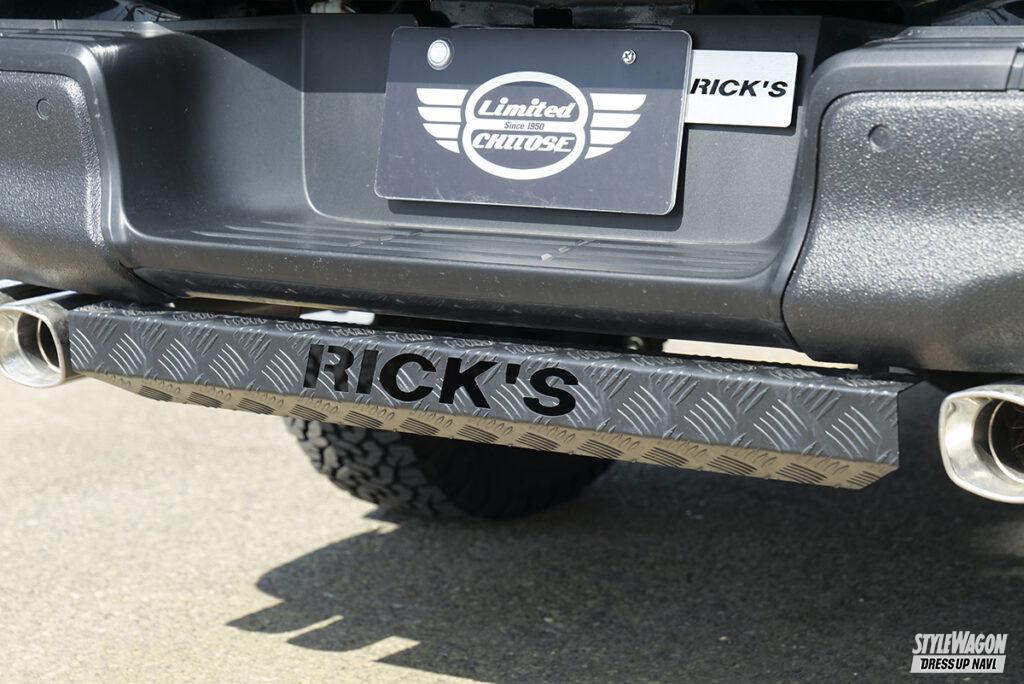 「【RICK’S・ハイラックス】縞板鋼板採用のスキッドプレートが「ギア感」爆アゲ！」の3枚目の画像