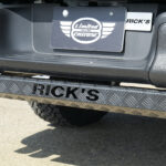 「【RICK’S・ハイラックス】縞板鋼板採用のスキッドプレートが「ギア感」爆アゲ！」の3枚目の画像ギャラリーへのリンク