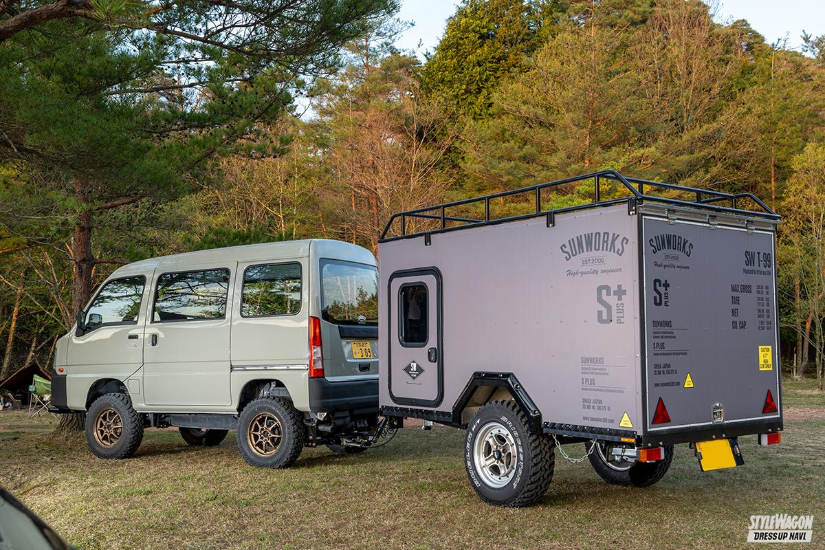 トレーラーハウスを牽引する「サンバーバン」、素ガラスへの交換や全塗装などこだわりが半端なかった！ ｜ スタイルワゴン・ドレスアップナビ