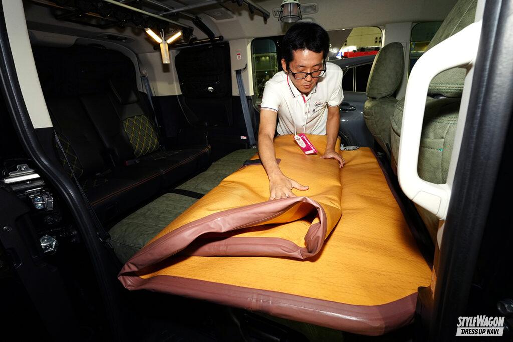 「車中泊用マットで「SUP」もできるってホント？  東京アウトドアショー2024で見つけた「SHINOBI」のアウトドアギアが優秀すぎる！」の7枚目の画像