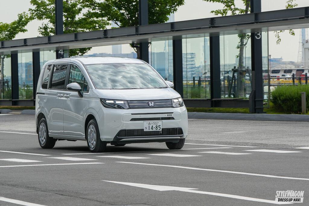 「新型フリード、購入するならやっぱり「e:HEV」？ 「ガソリン」車も試乗してわかった大きな違いとは？」の2枚目の画像