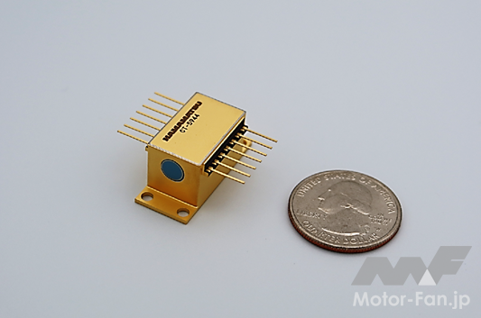 「NEDO：世界最小、指先サイズの波長掃引量子カスケードレーザーを開発」の1枚目の画像