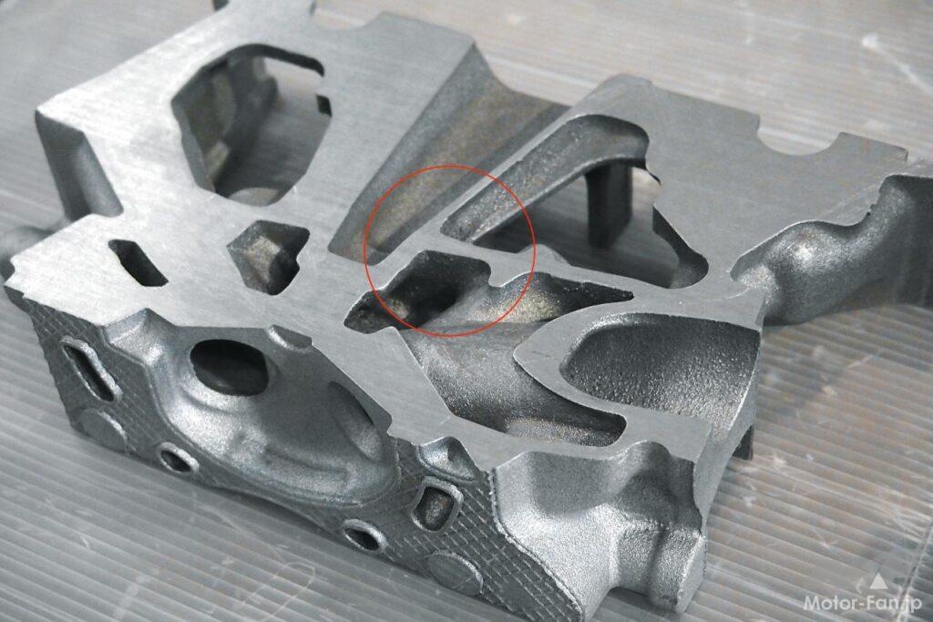「マツダ・スカイアクティブエンジンの精密砂型鋳造：シリンダーヘッドをわずか1分で製造［内燃機関超基礎講座］」の6枚目の画像