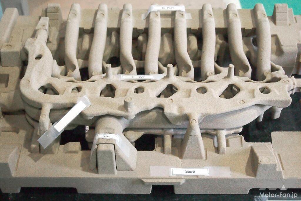 「マツダ・スカイアクティブエンジンの精密砂型鋳造：シリンダーヘッドをわずか1分で製造［内燃機関超基礎講座］」の1枚目の画像