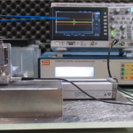 「東芝が超音波非破壊検査向けに液体塗布が不要な「滑る超音波透過シート」を開発。インフラ保守点検の簡略化と自動化を促進。」の1枚目の画像ギャラリーへのリンク