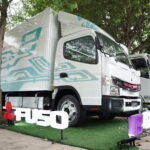 「三菱ふそうが、インドネシア運輸省主催のG20バリ・サミットのEV展示会にて電気小型トラック「eCanter」を披露。」の1枚目の画像ギャラリーへのリンク
