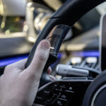 「メルセデス・ベンツが自動車メーカーとして米国市場では世界初となる、自動運転システム SAEレベル3の認証を取得。時速64kmの条件下で自動運転が可能。」の1枚目の画像ギャラリーへのリンク