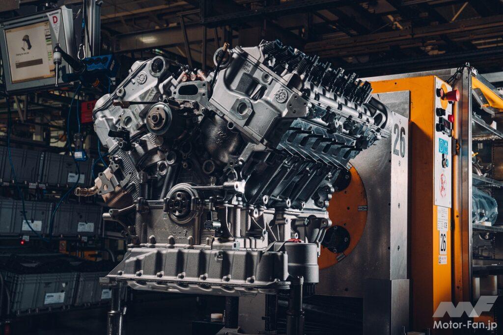 「ベントレーが史上最もパワフルな12気筒エンジンの生産を2024年4月に終了」の1枚目の画像