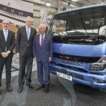 三菱ふそう、子会社の三菱ふそうトラック・ヨーロッパのトラマガル工場で欧州市場向けの新型「eCanter」の量産を開始 - PM-Costa-with-FUSO-leadership-and-eCanter