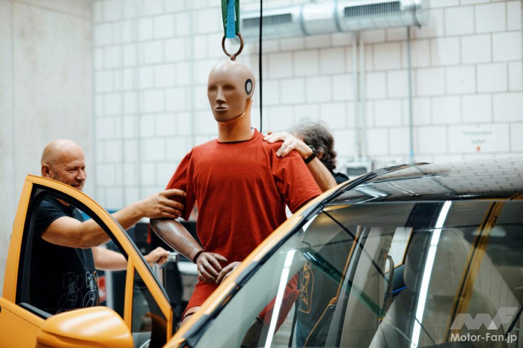 「【世界初】メルセデス・ベンツ、2台の電気自動車による前面オフセット衝突試験を実施」の9枚目の画像