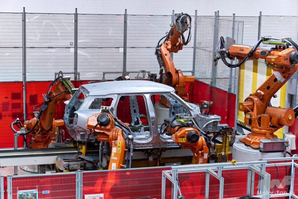 「新型MINIカントリーマンが、BMW・ライプツィヒ工場にて製造開始。電動車の製造能力を高めた同工場にて3種のパワートレインを搭載」の8枚目の画像