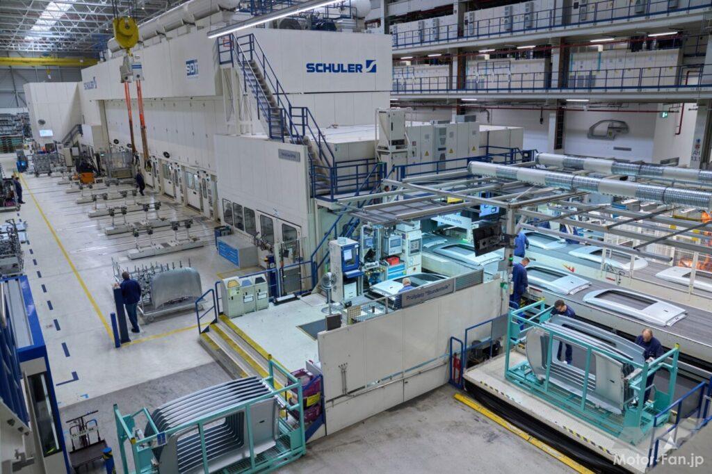 「新型MINIカントリーマンが、BMW・ライプツィヒ工場にて製造開始。電動車の製造能力を高めた同工場にて3種のパワートレインを搭載」の11枚目の画像