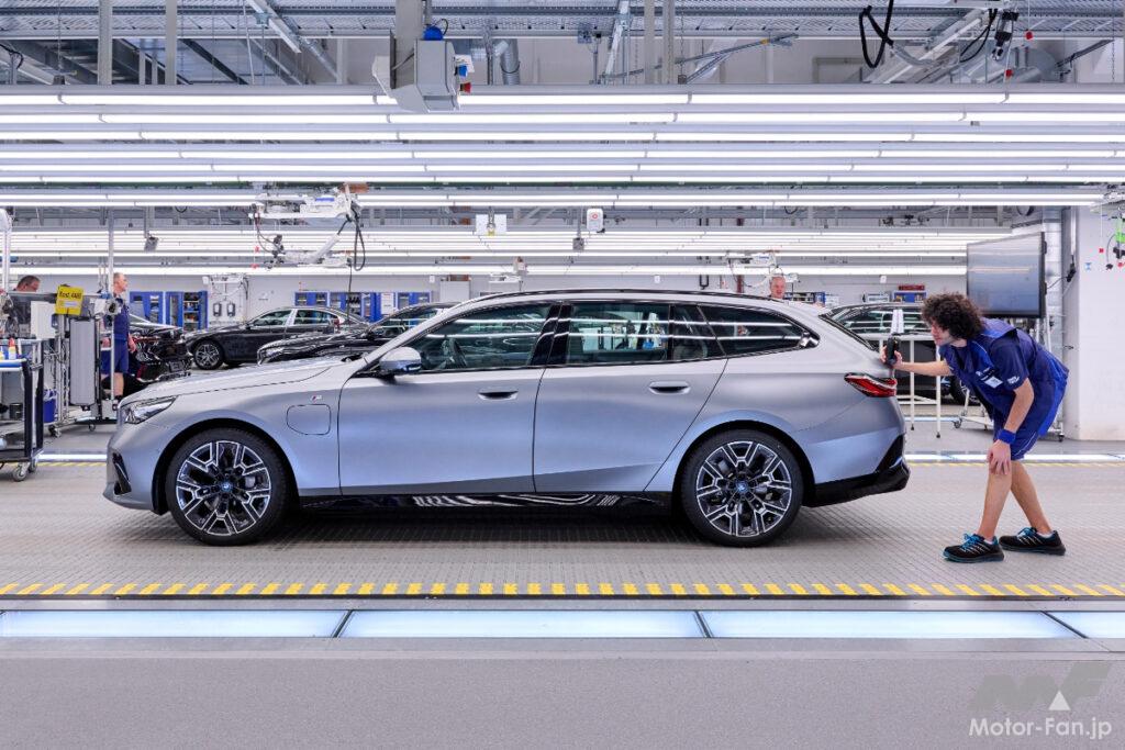 「BMW、ドイツ・ディンゴルフィング工場にて新型5シリーズ・ツーリングの生産を開始」の1枚目の画像