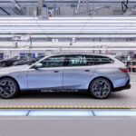 「BMW、ドイツ・ディンゴルフィング工場にて新型5シリーズ・ツーリングの生産を開始」の1枚目の画像ギャラリーへのリンク