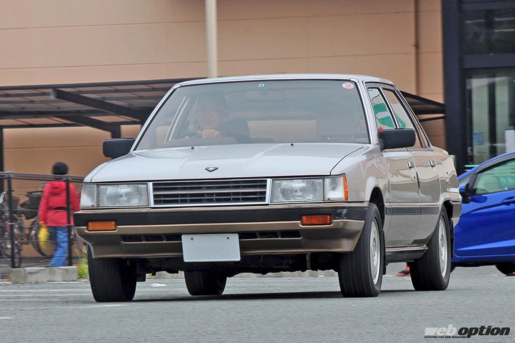「「トヨタ初のエンジン横置きFFセダンがこれだ！」カムリ初期型の最上級グレード、2.0EFI ZXを捕獲!!」の11枚目の画像