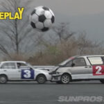 「「ルール無用！クラッシュ上等！」伝説の自動車サッカー前半戦【V-OPT】」の2枚目の画像ギャラリーへのリンク