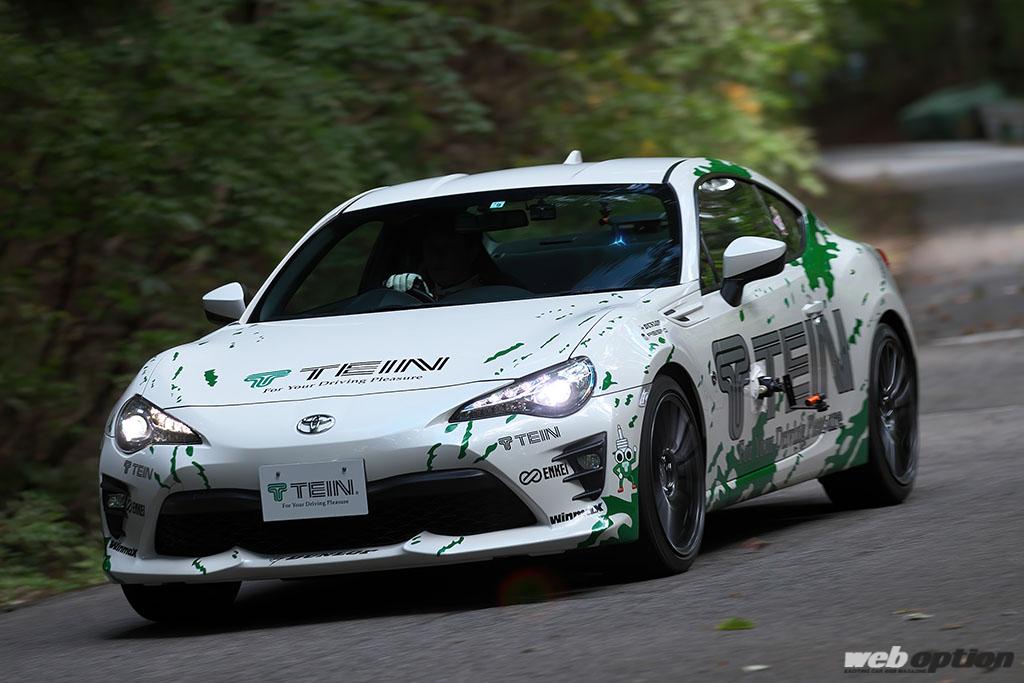競技シーンのノウハウを活かした抜群の路面追従性!」テインの大人気
