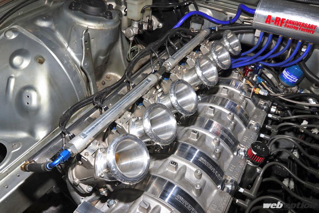 「「このエンジンルームは衝撃的すぎる・・・」6ローター仕様のユーノスコスモ、爆誕！【東京オートサロン2022】」の3枚目の画像