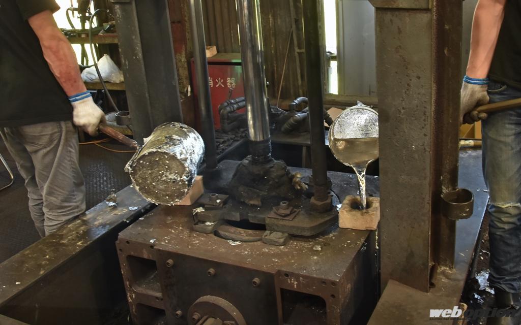 「「砂型鋳造ホイールの製作現場に潜入！」RSワタナベ・エイトスポークの特殊サイズはかくして誕生する」の12枚目の画像