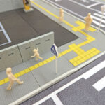 「「1/64スケールの車道＆歩道＆標識!?」ミニカーマニア垂涎の新作ガチャポンに大注目」の2枚目の画像ギャラリーへのリンク
