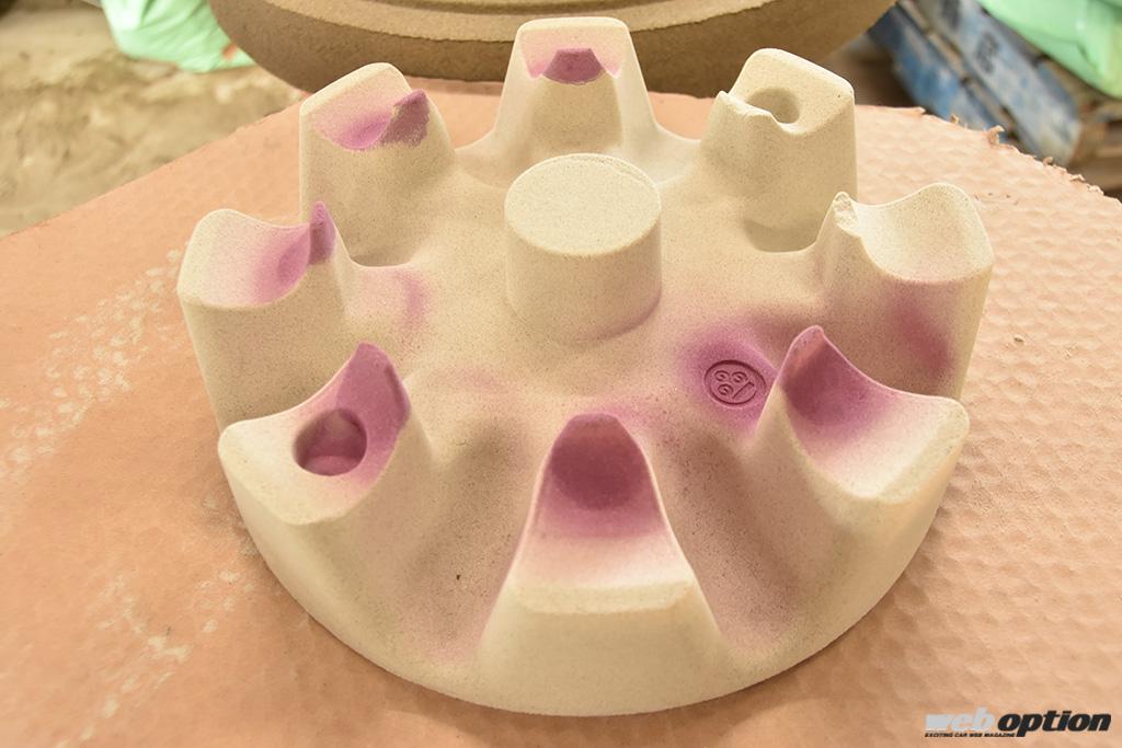 「「砂型鋳造ホイールの製作現場に潜入！」RSワタナベ・エイトスポークの特殊サイズはかくして誕生する」の9枚目の画像