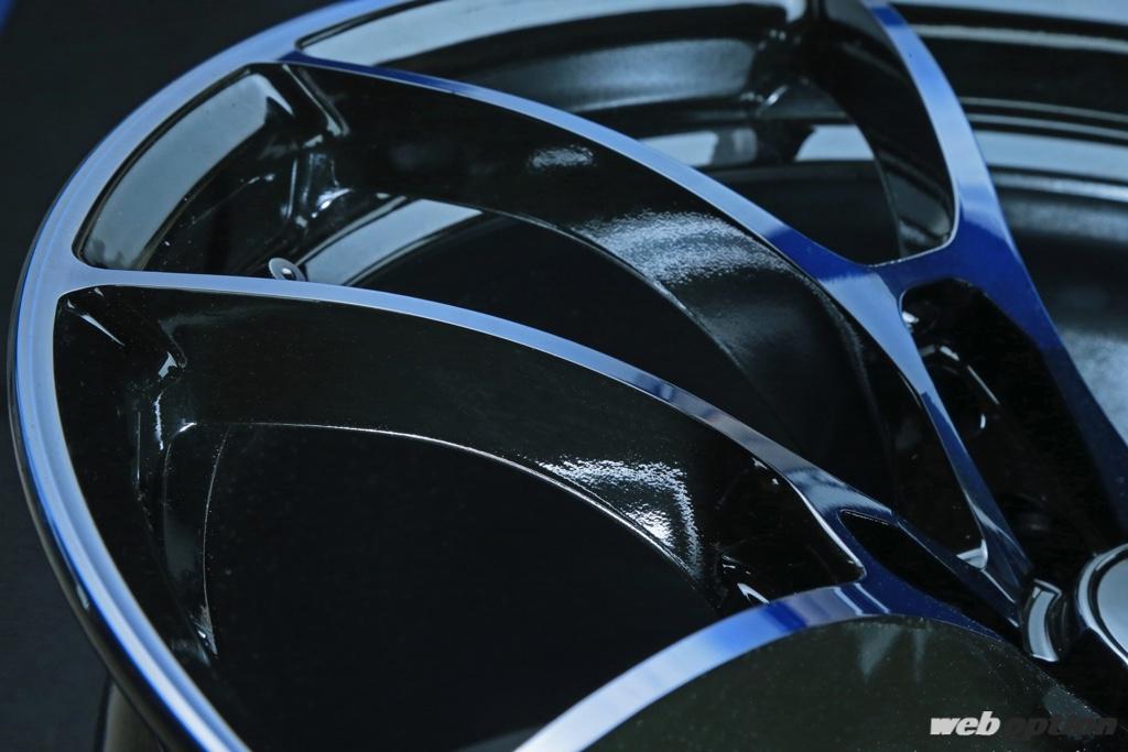 「「深淵のブルーが足元を飾る」ボルクレーシングG025のリミテッド仕様が熱い！」の2枚目の画像