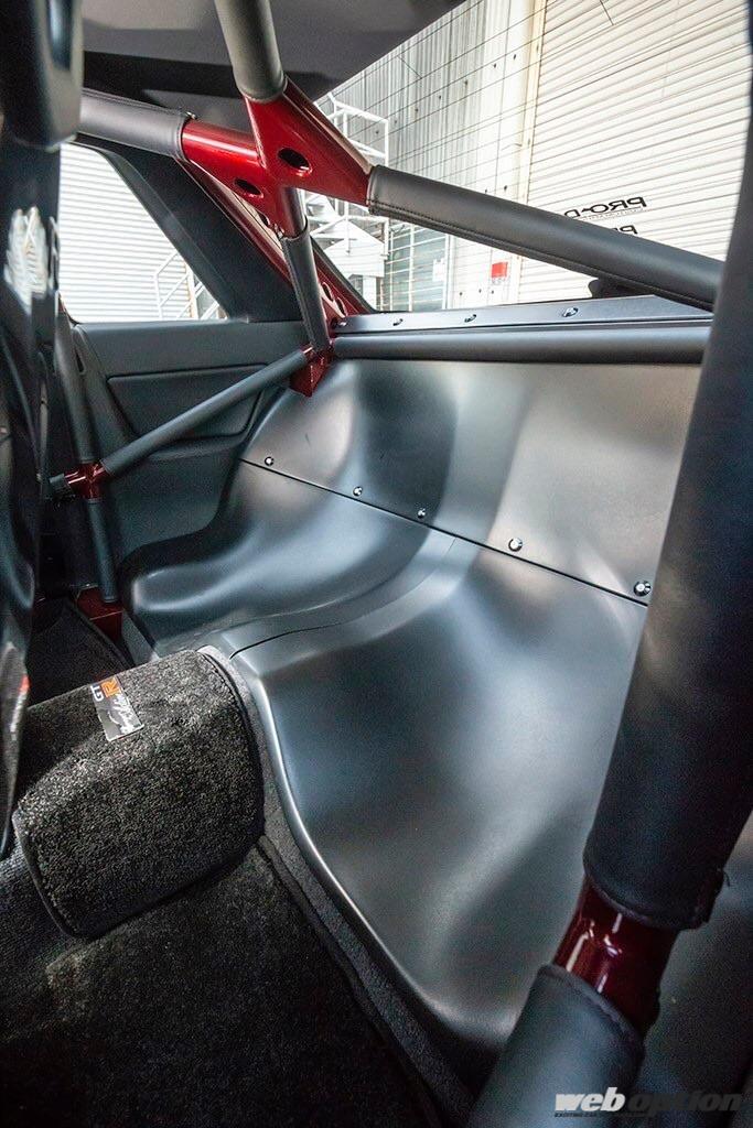 「「2シーター派のR32オーナーは必見！」ガレージアクティブの美しすぎるリヤシートレスキットに迫る」の1枚目の画像