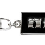 「NISMOファン大歓喜!?」名車ロゴが高品質なメタルキーホルダーとして登場！ - 220201tyscbnNISMO(2004)