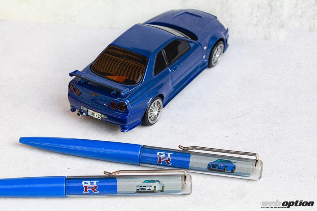 「「傾けると車体カラーが変わる!?」R34 GT-R仕様のフローティングペンが新登場！」の1枚目の画像