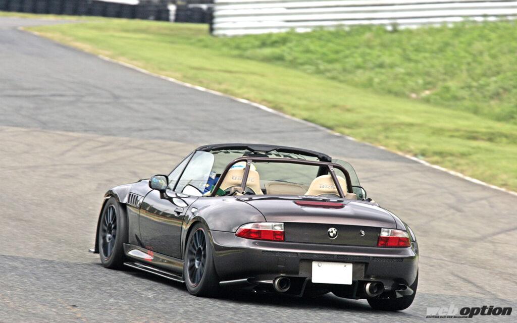 「「BMWのZ3にロータリーエンジンは異色すぎる！」 国産チューンドと真っ向勝負する欧州オープンスポーツ」の12枚目の画像