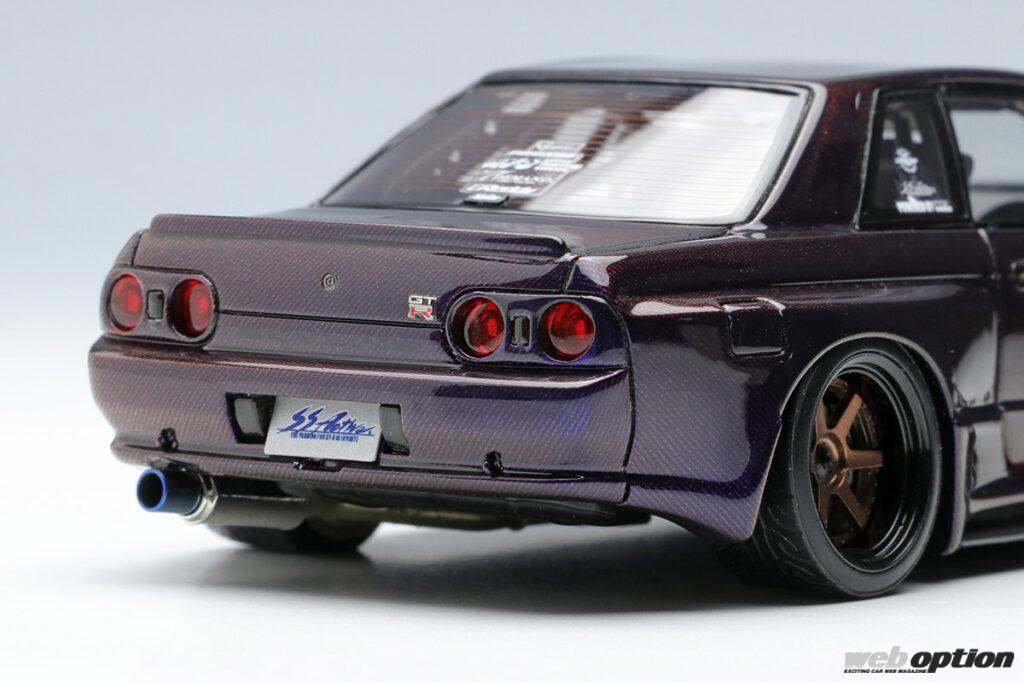 「「職人の手作業でカーボン柄を貼り込み!?」ガレージアクティブのドライカーボンR32が1/43スケールモデルになった！」の8枚目の画像