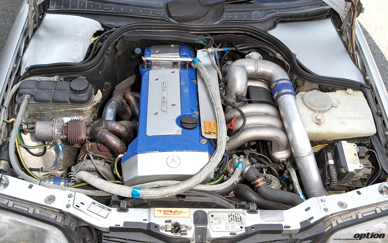 「「AMG C36のボルトオンターボ仕様に乗ってみた！」3.6L直6エンジンにポルシェ用K26タービンを装着」の3枚めの画像