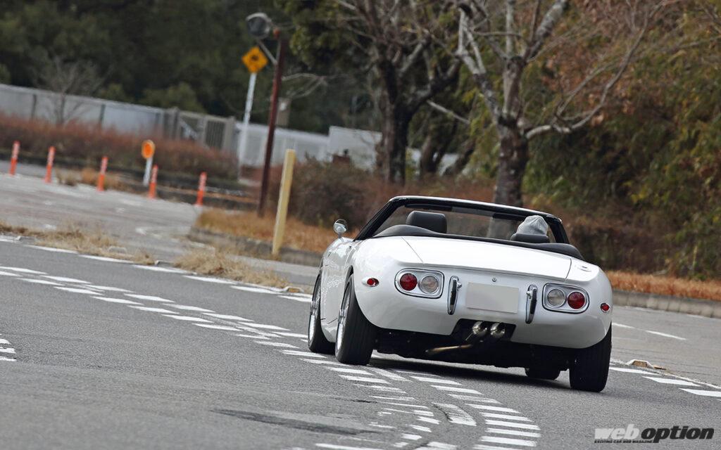 「「幻のボンドカーが日本の公道に堂々降臨！」ロッキーオートの新作『2000GT』に緊急試乗!!」の20枚目の画像