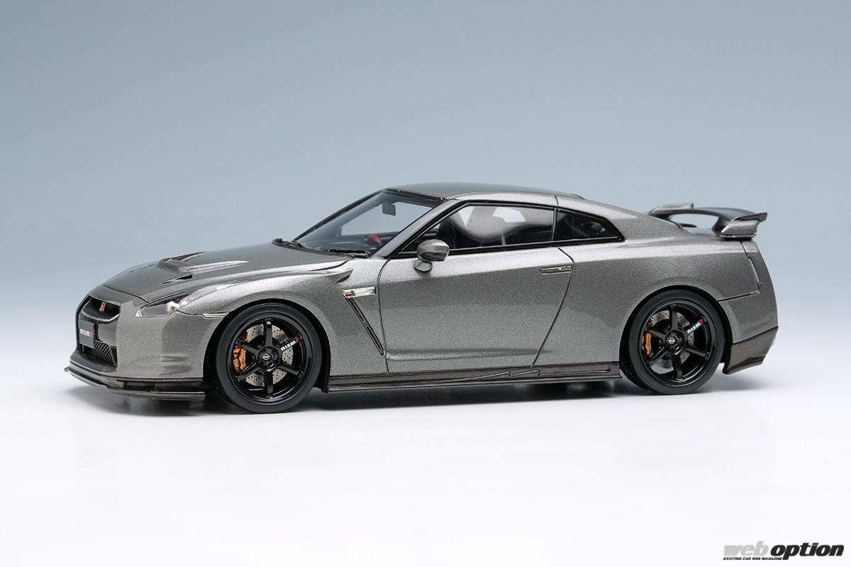 「「2008年仕様と2013年仕様の2モデル展開！」メイクアップからニスモR35GT-R『CRS』スケールモデル登場！」の2枚めの画像