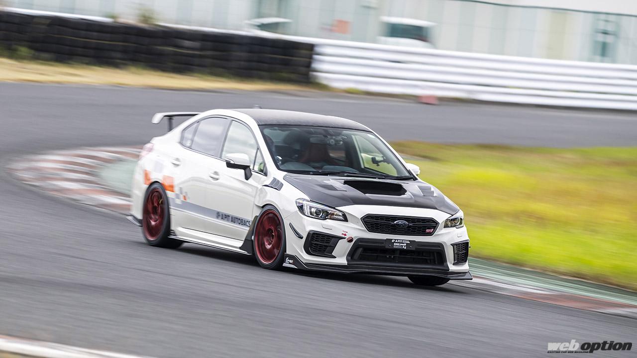 「「純正よりも快適なのにサーキット対応の車高調!?」A PIT東雲が展開するWRX STIチューニングの現在地」の24枚めの画像