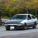 「「このハチロクの輝きはなんなの!?」6速MT化にドライカーボン・・・AE86究極レストモッドを公開!!」の2枚目の画像ギャラリーへのリンク