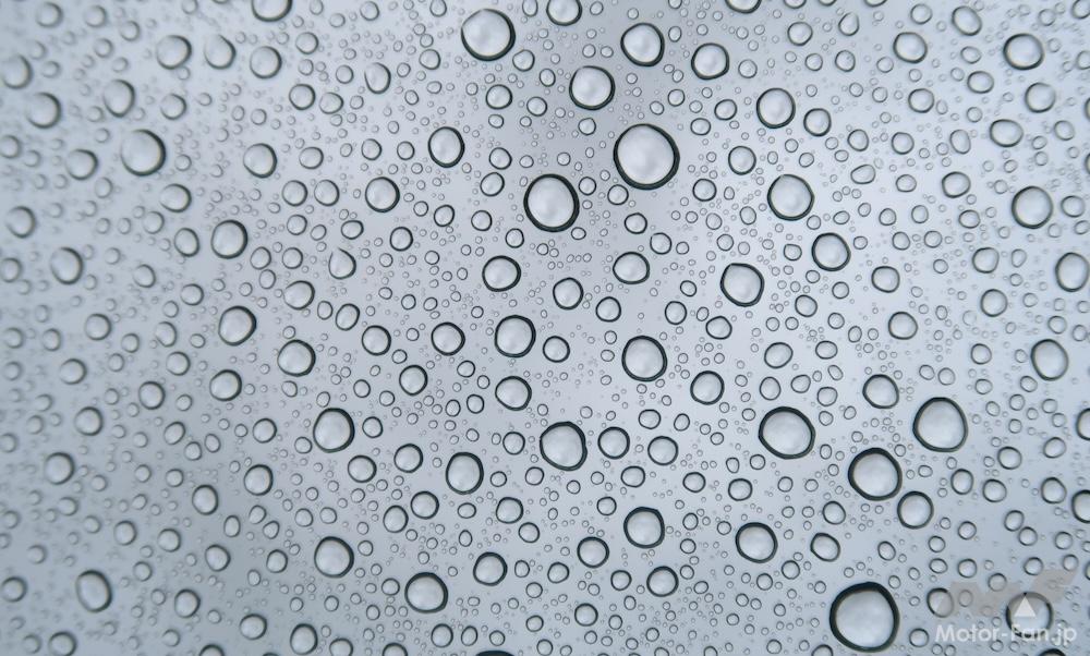 曇ったフロントガラス