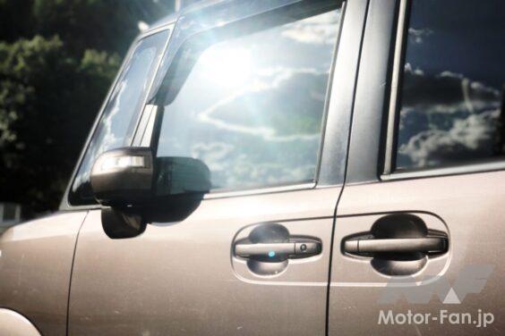 日差しに照らされたクルマ