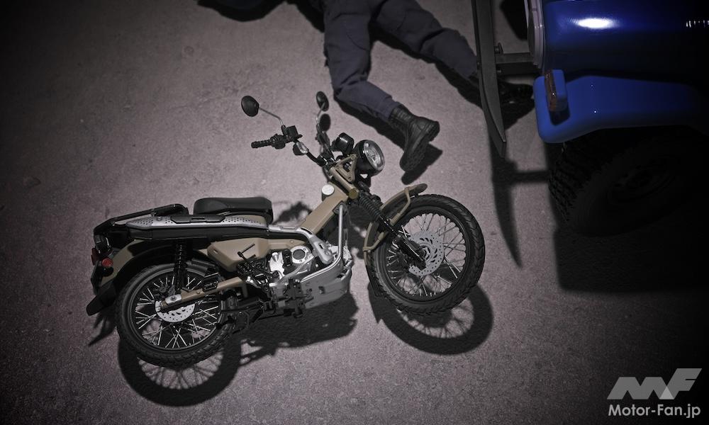 バイクとクルマの交通事故イメージ画像