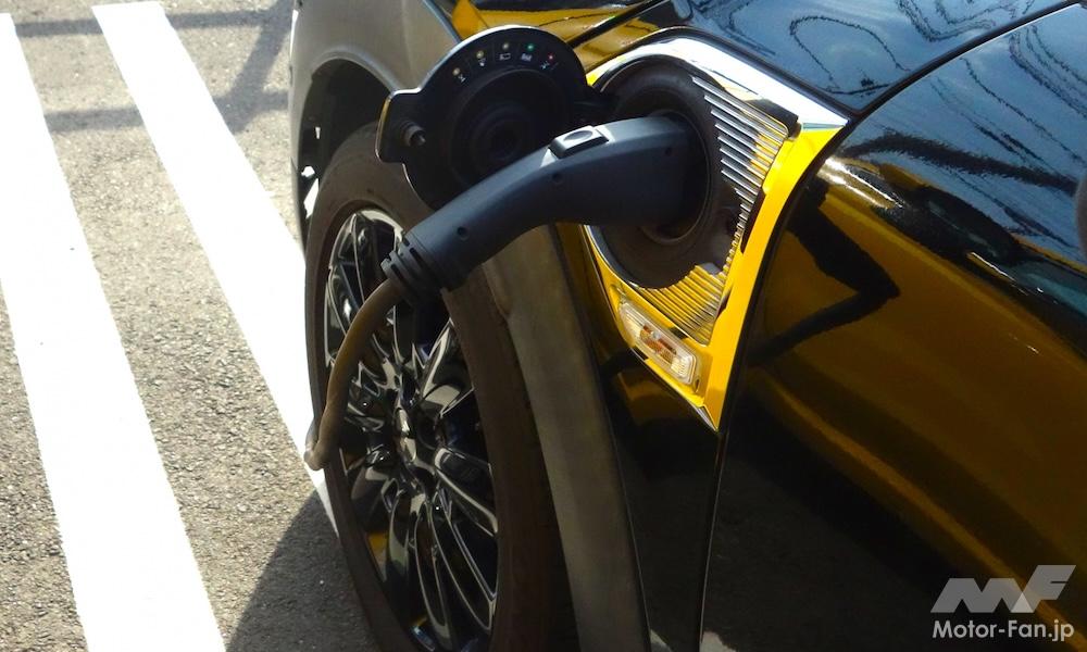 EVを充電するようす