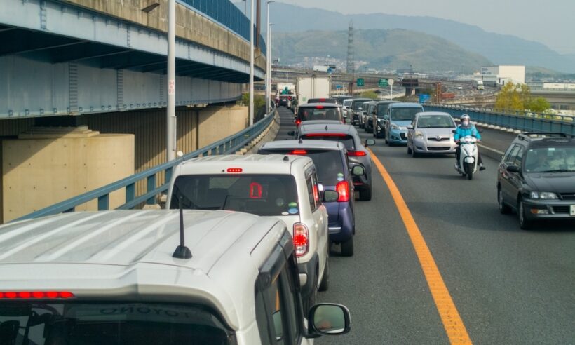 渋滞する道路のようす